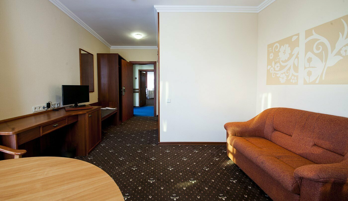 «Люкс» (с индивидуальным парковочным местом на территории отеля)