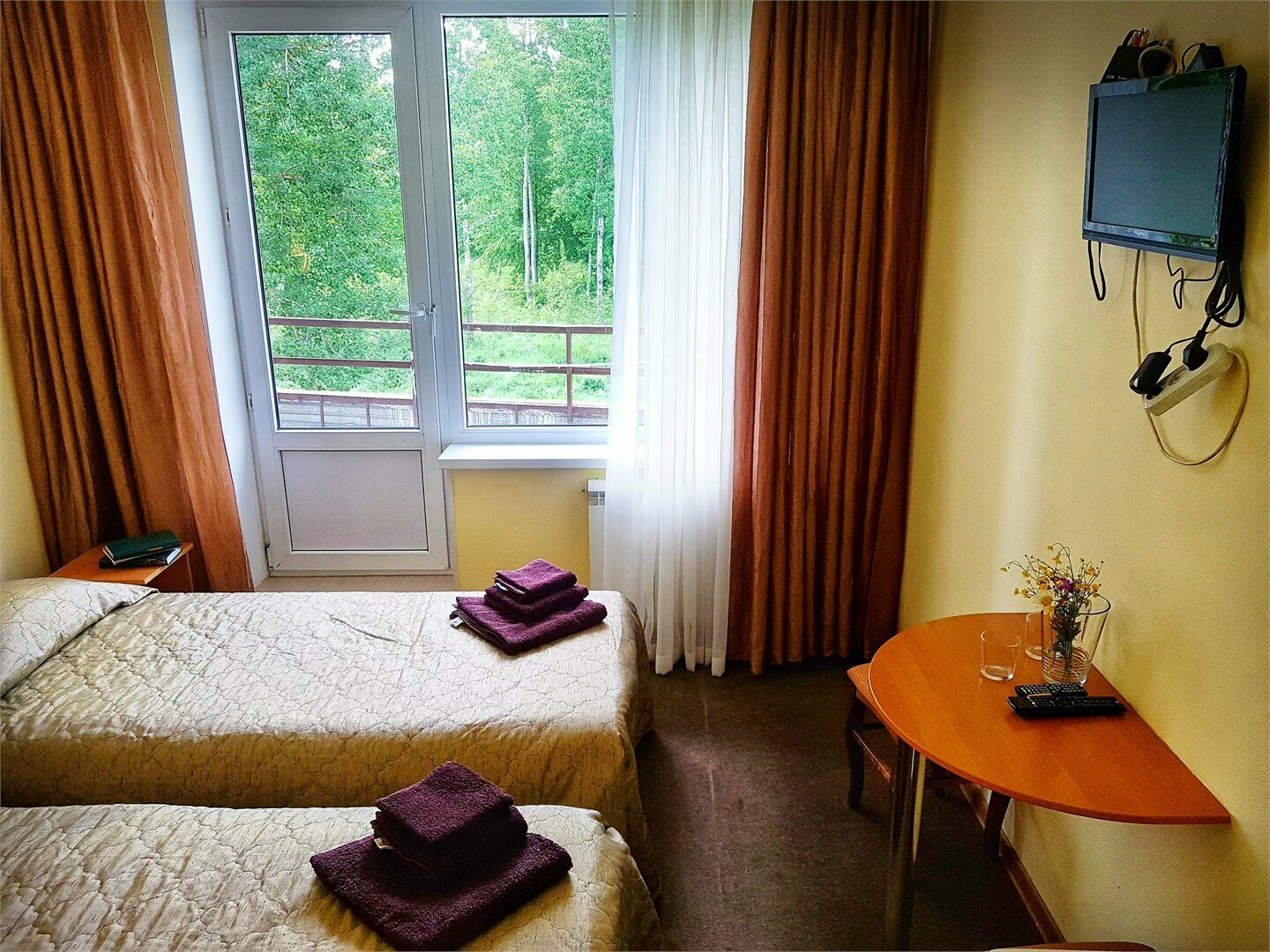 Стандарт с видом на территорию корпус у реки