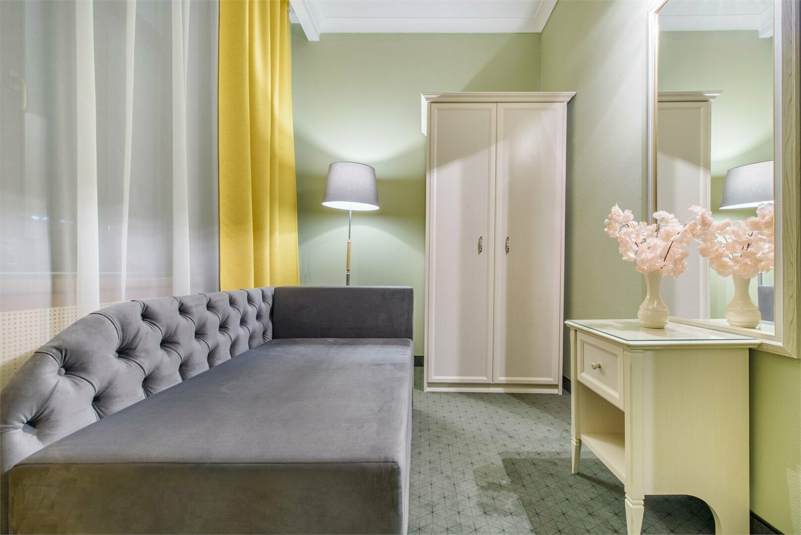 Джуниор Сюит