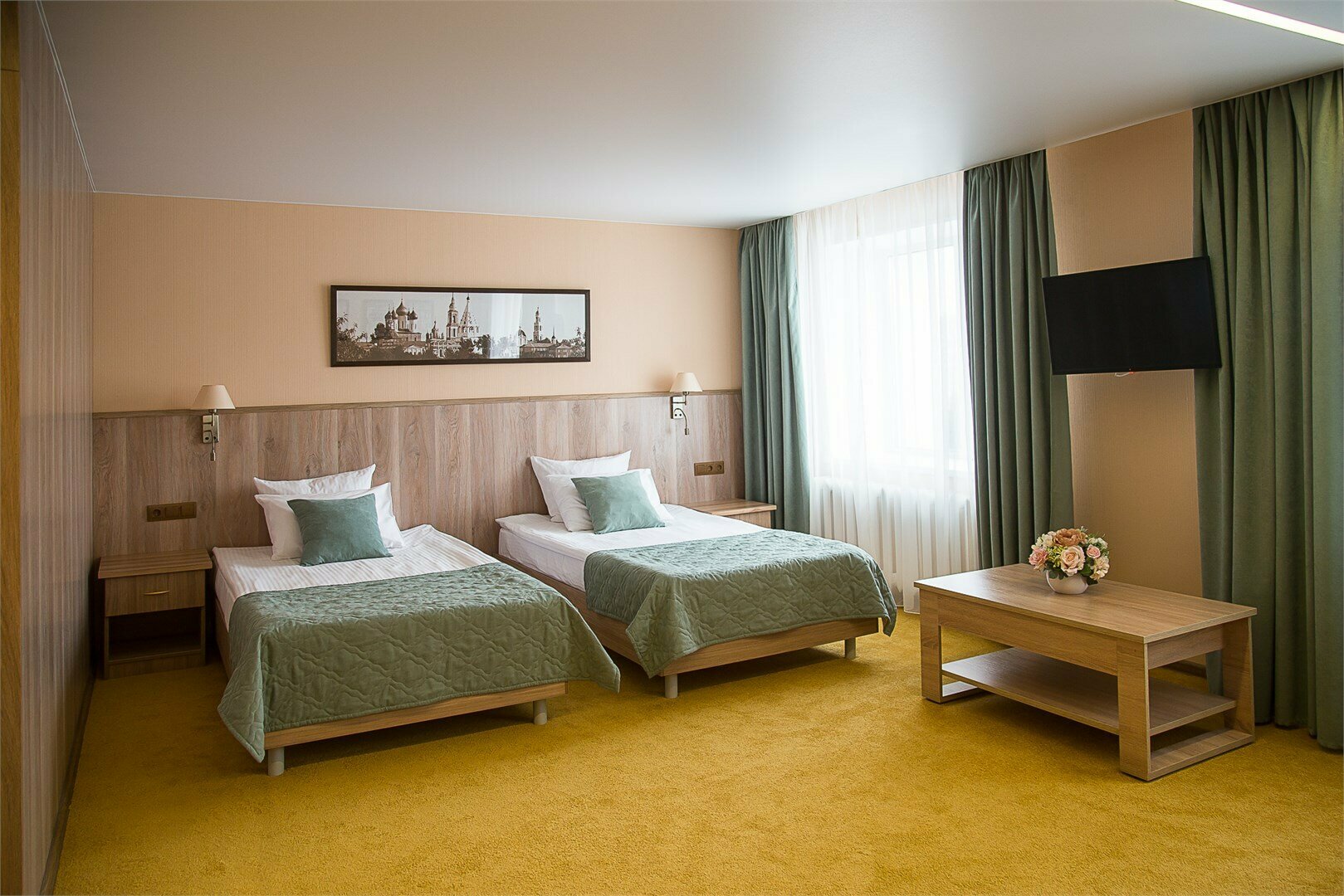 Джуниор Сюит