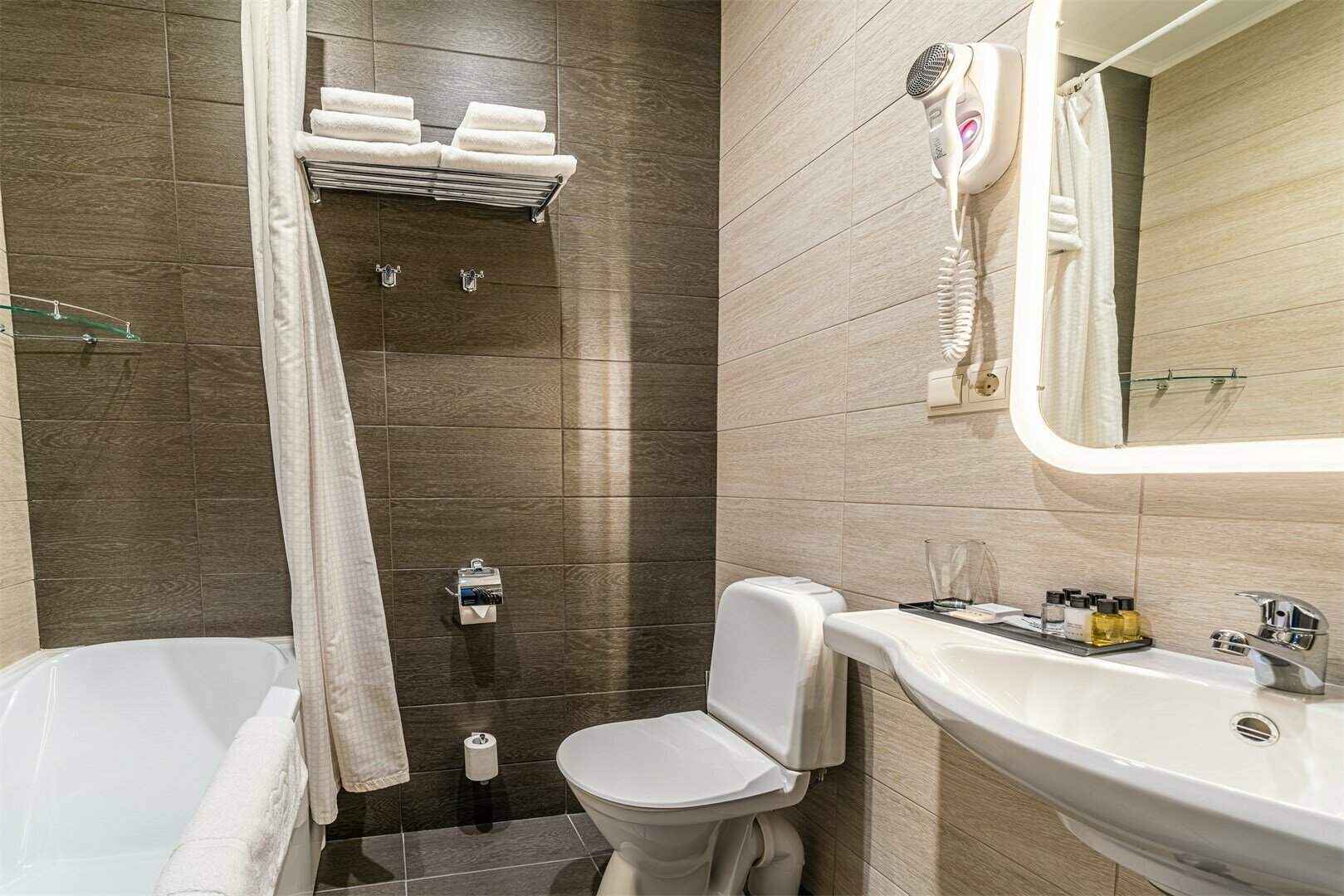 Стандарт двухместный с двуспальной кроватью