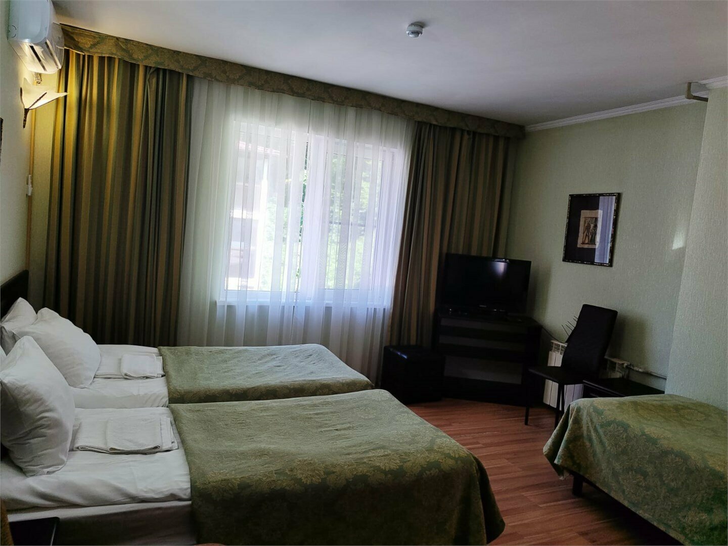 Трехместный