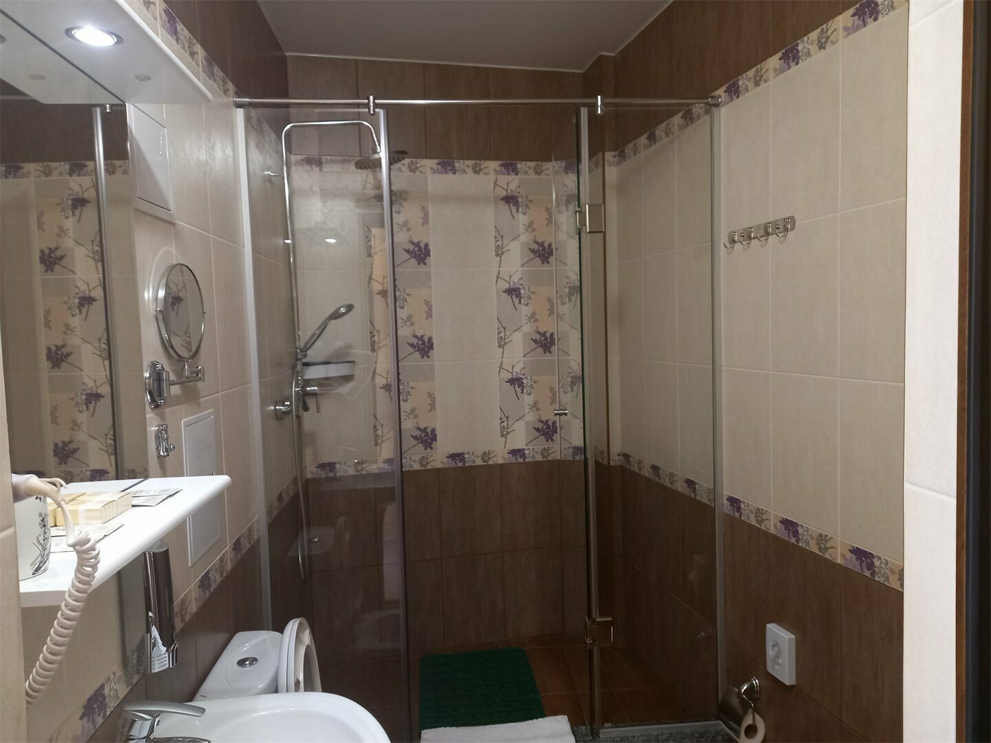 "Комфорт"  с балконом и боковым видом на море