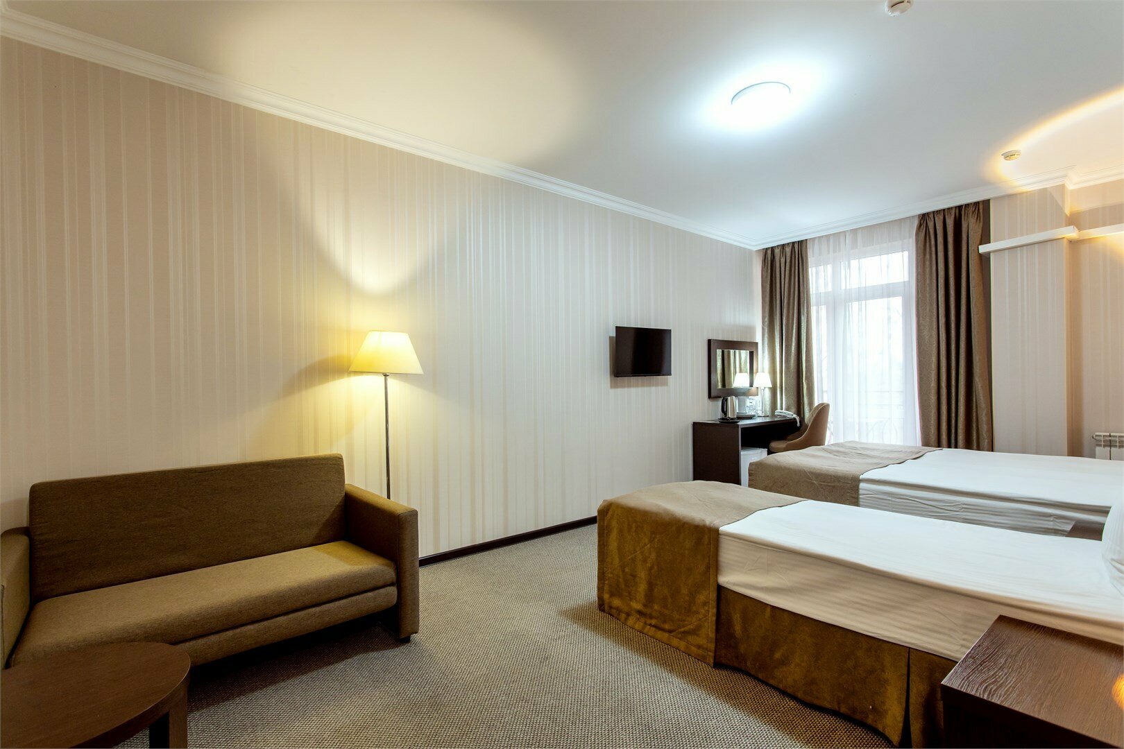 Семейный с балконом