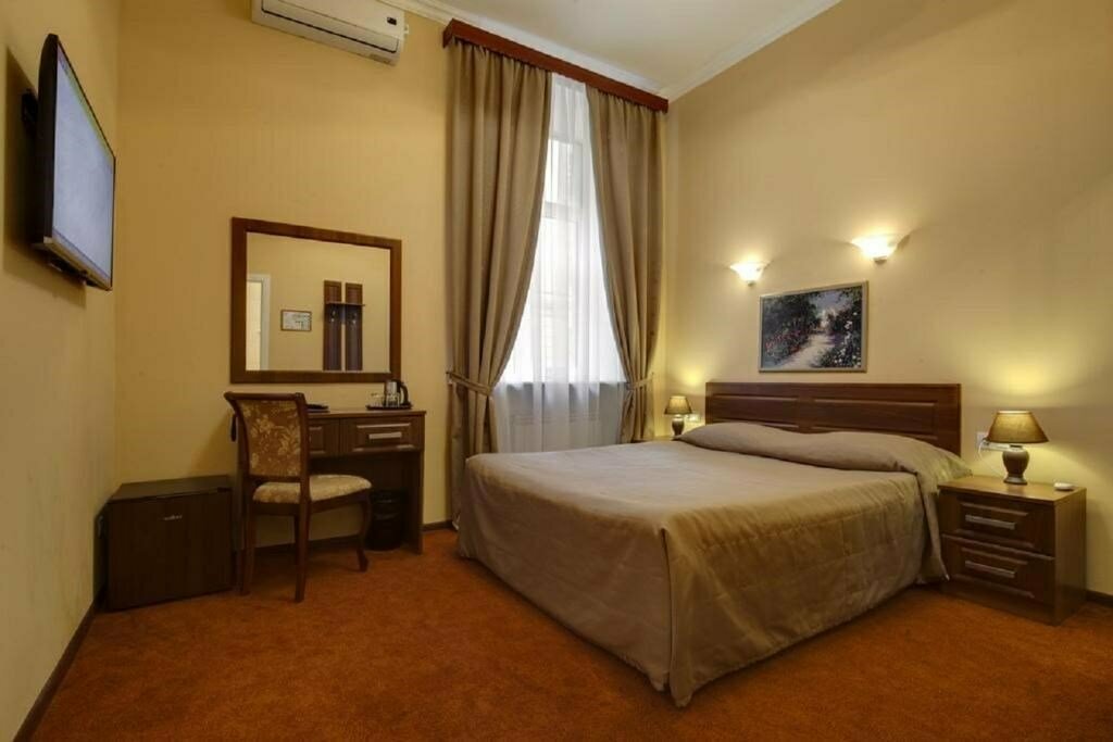 Стандартный номер с 1 кроватью и видом на улицу или во внутренний двор