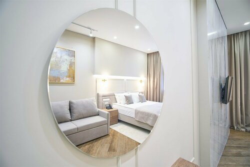 Апартаменты Полулюкс в Mirror Light