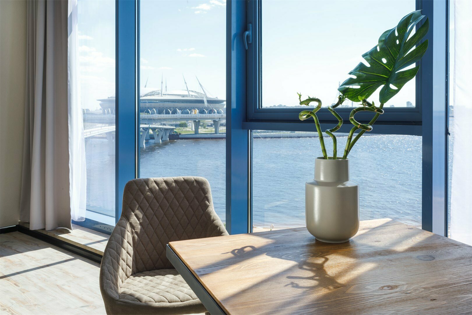 Люкс на 5-м этаже с двуспальной кроватью