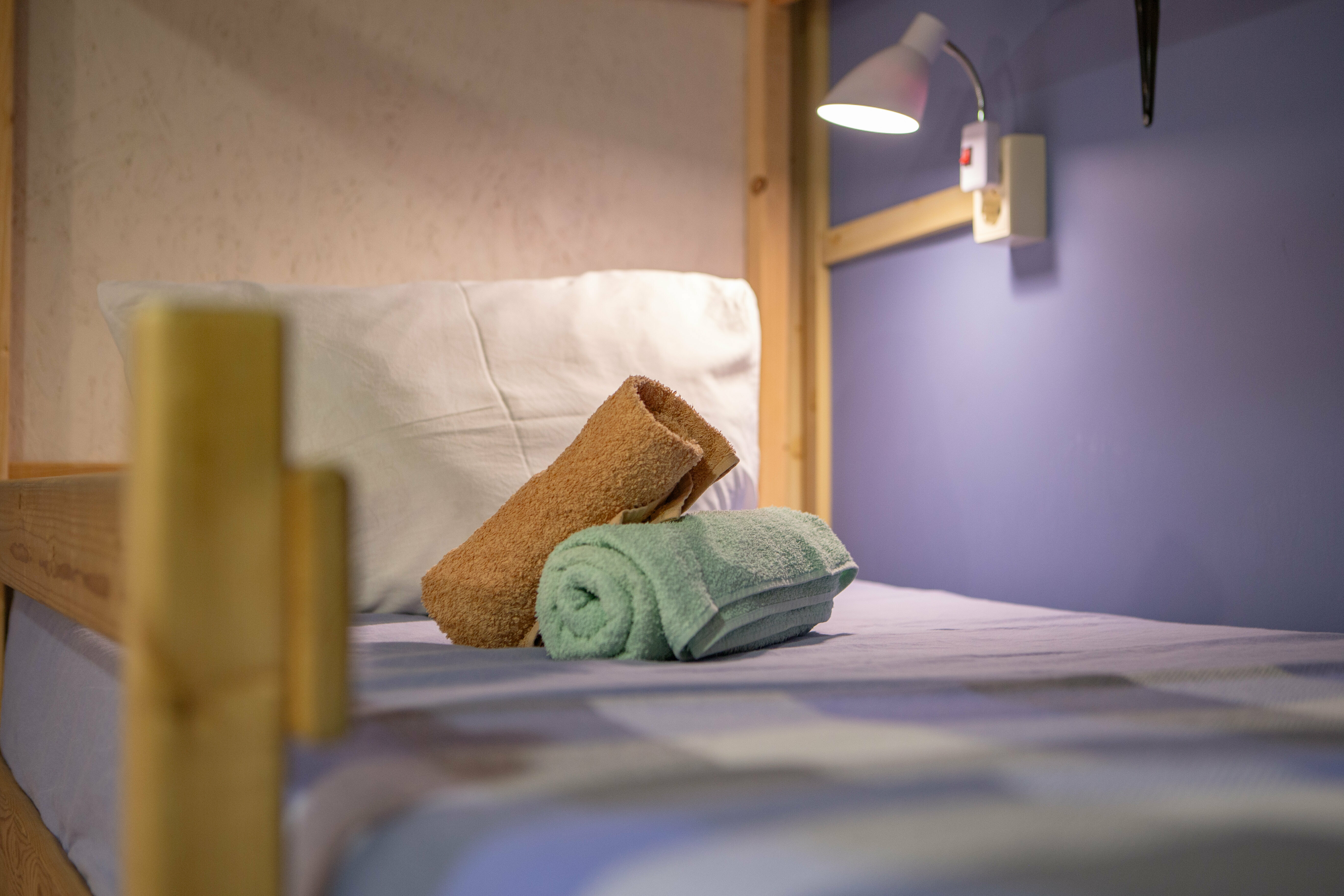 Четырехместный номер с собственной ванной комнатой вне номера