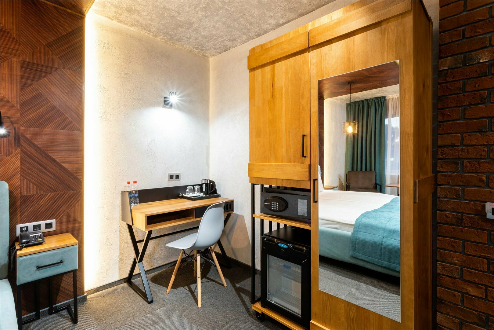 Джуниор Сюит c двуспальной кроватью и гидромассажной ванной