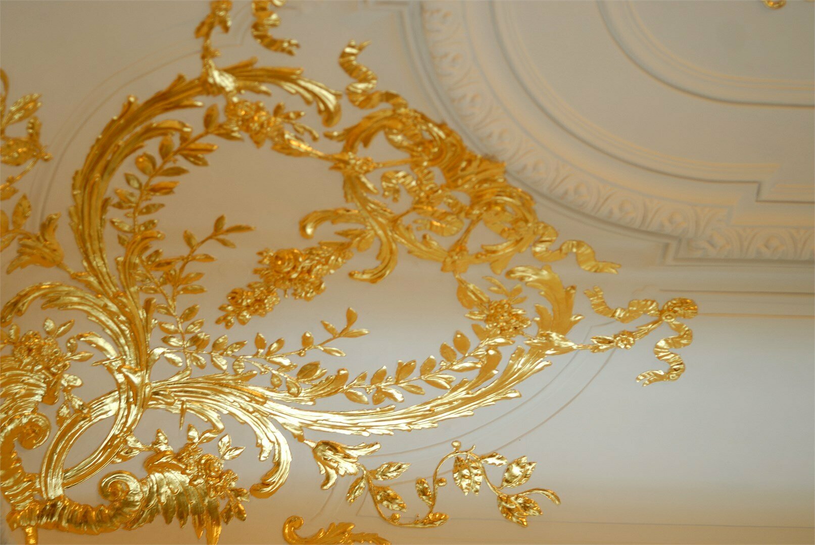 Двухкомнатный гранд-люкс (зал - вид на площадь, спальня - во внутренний дворик)