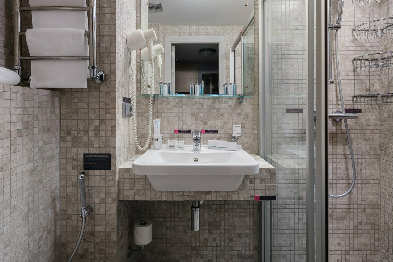 Стандарт улучшенный с  двуспальной кроватью и диваном (YALTA INTOURIST)