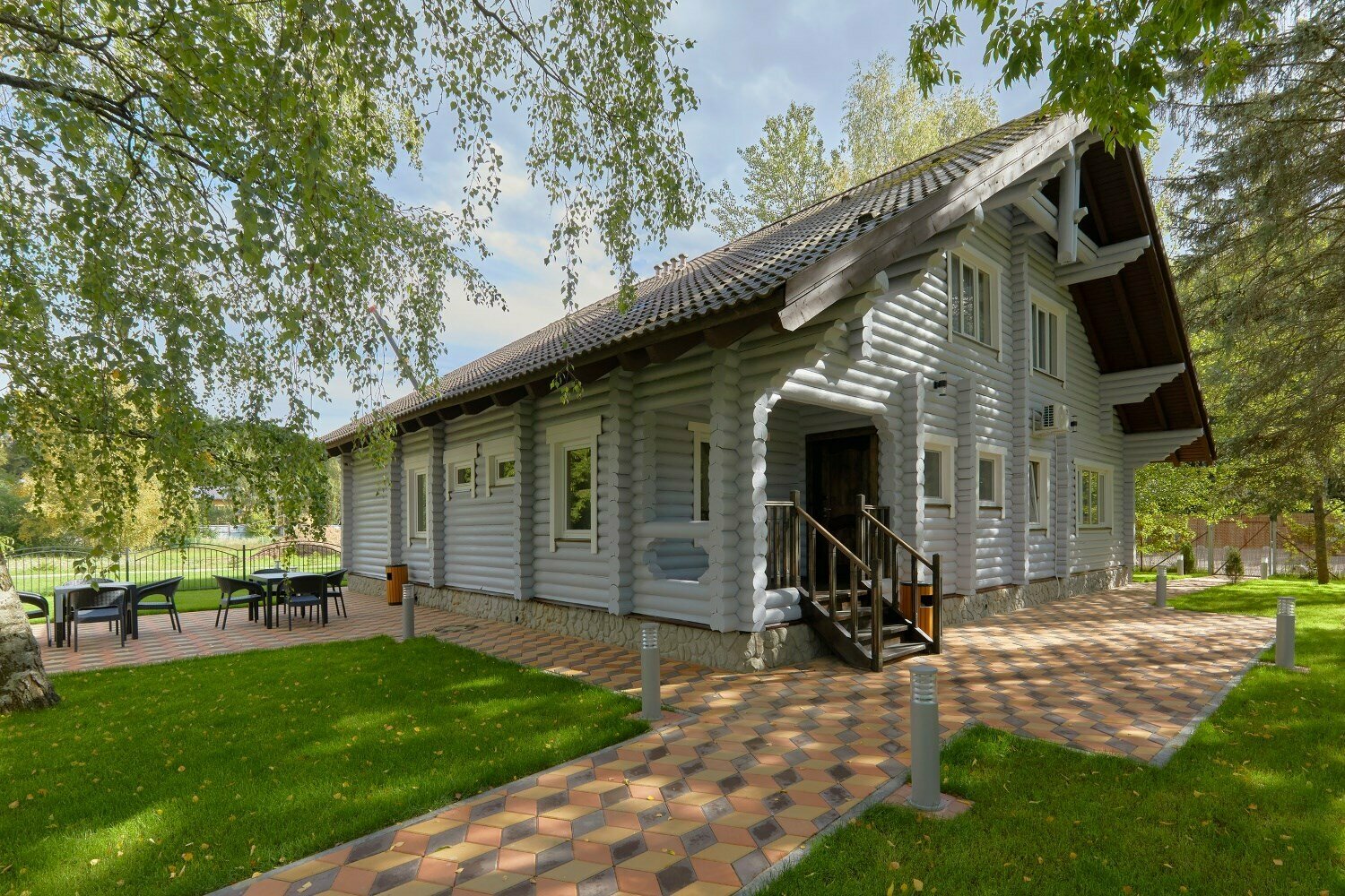 Коттедж с бассейном и сауной