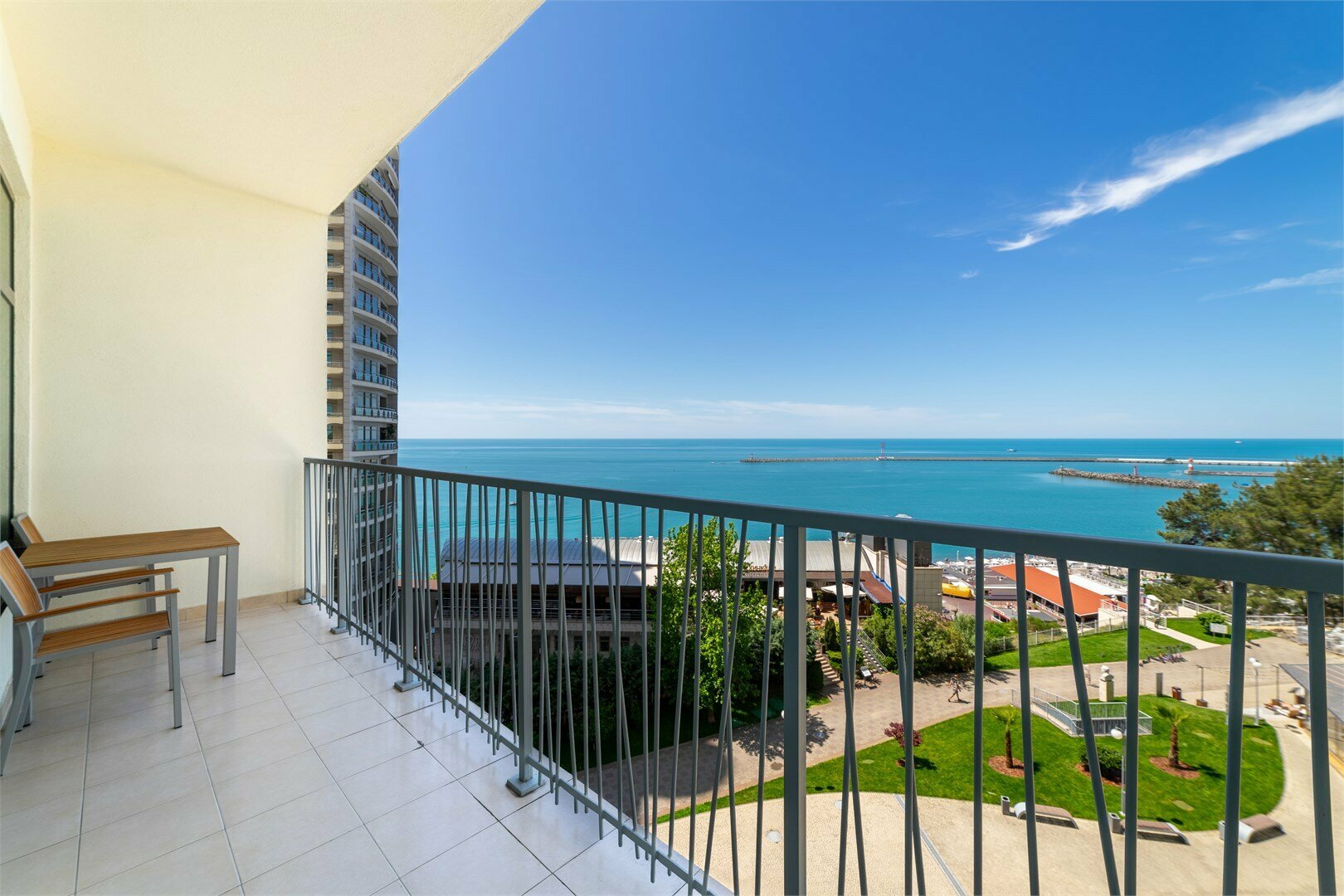 Двухкомнатные апартаменты с видом на море (2-5 этаж)