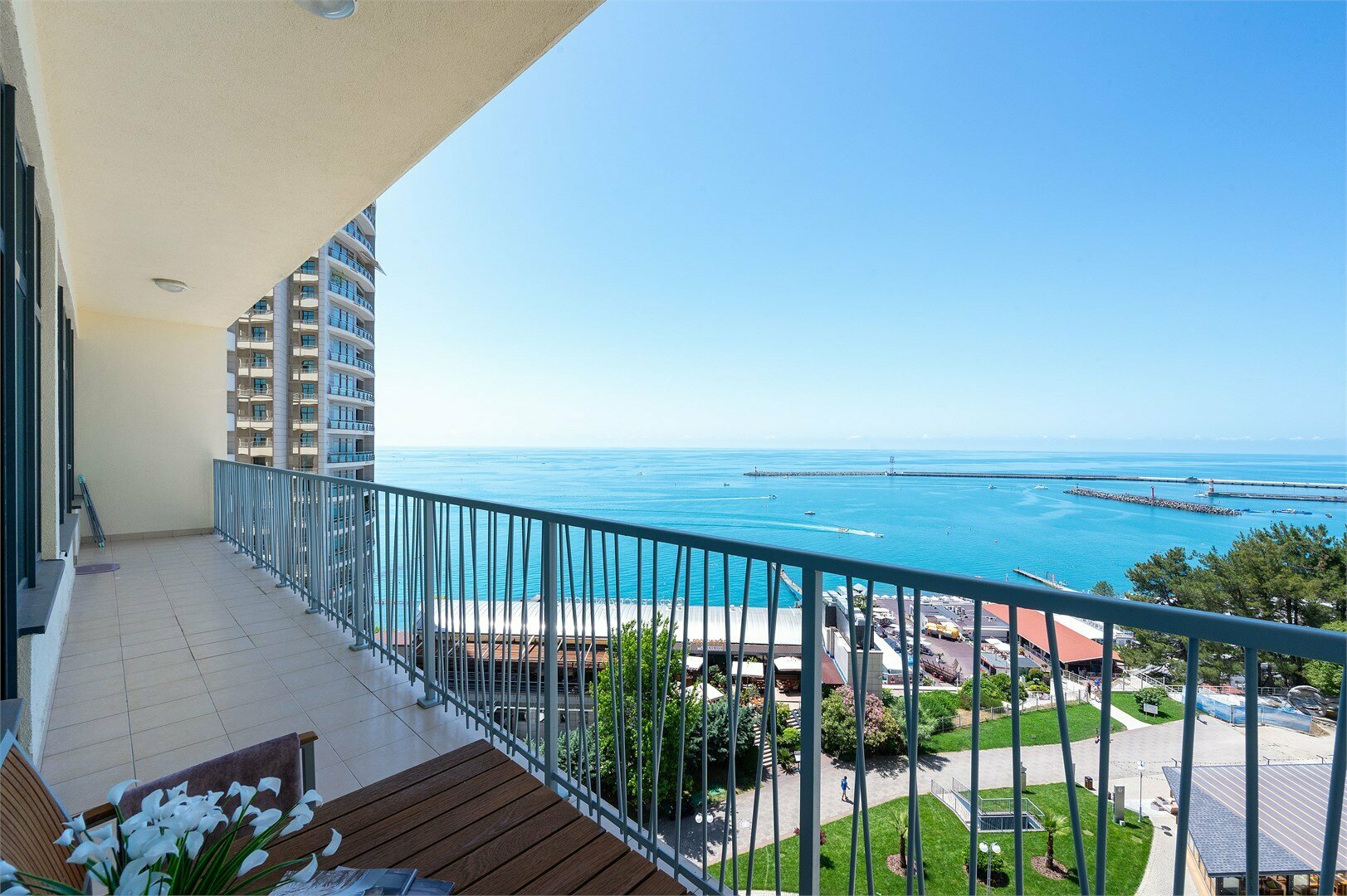 Трехкомнатные улучшенные апартаменты с двумя спальнями (7 этаж)