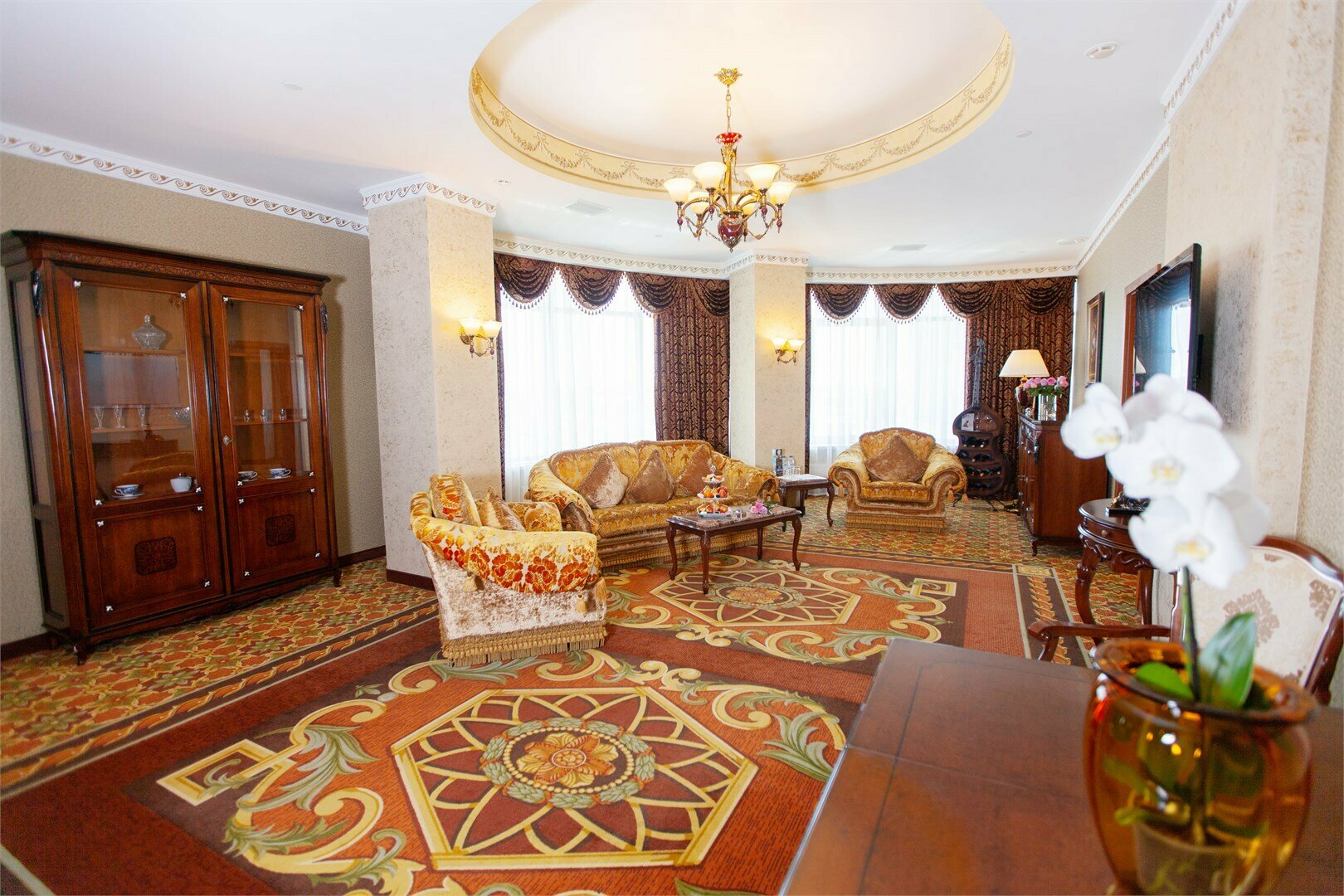 IMPERIAL SUITE