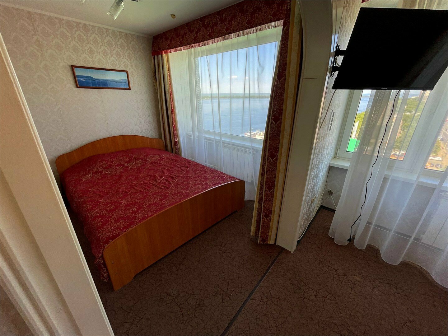 Улучшенный трехместный номер