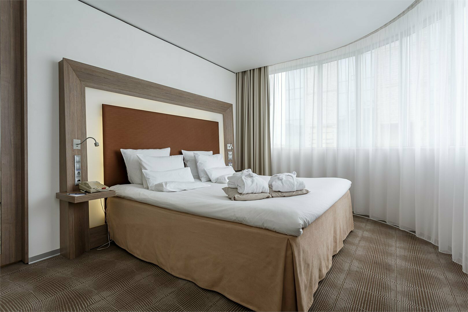 Номер Suite с двуспальной кроватью и диваном