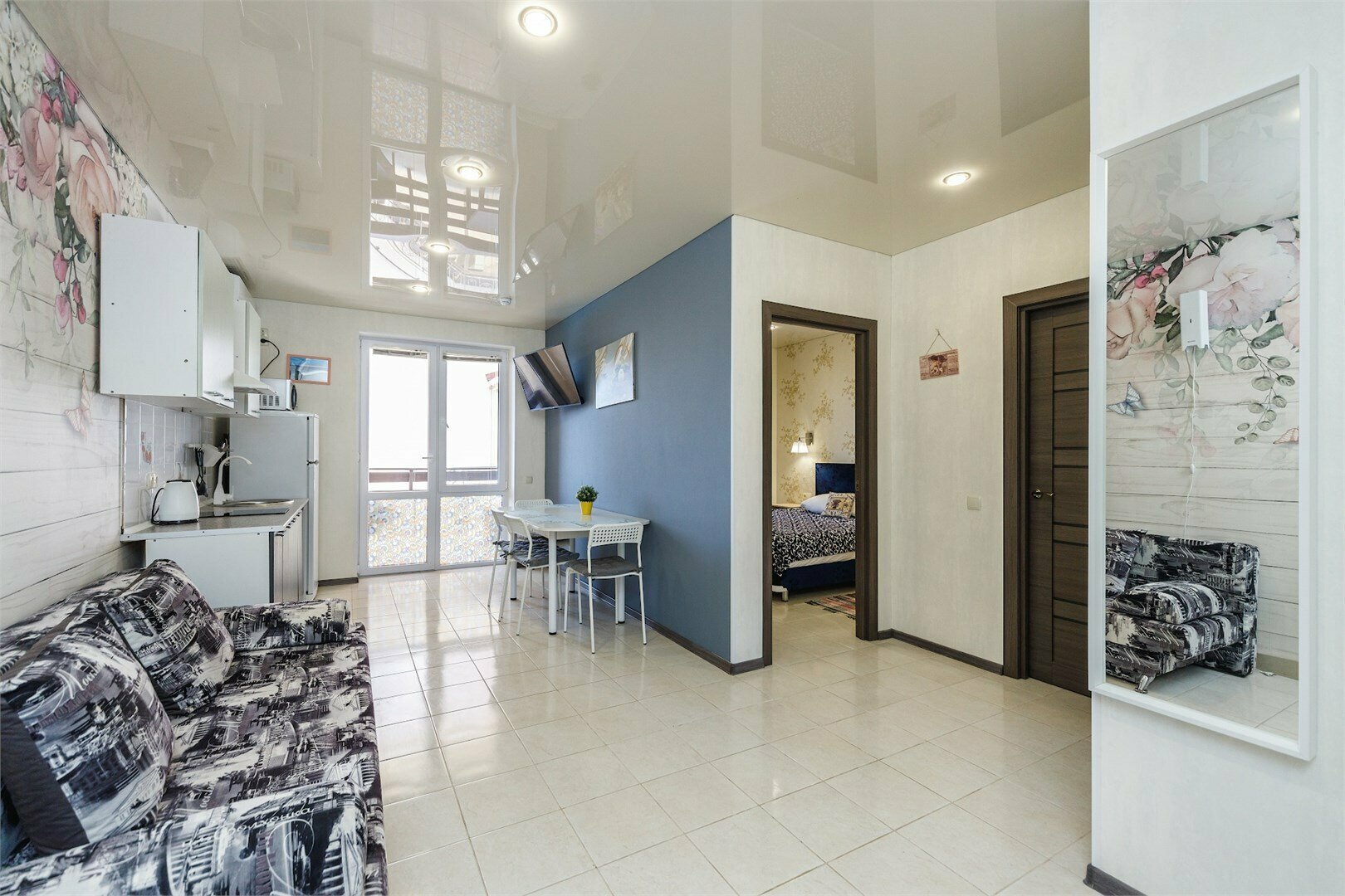 Апартаменты люкс трёхкомнатные с видом на море (2 этаж)