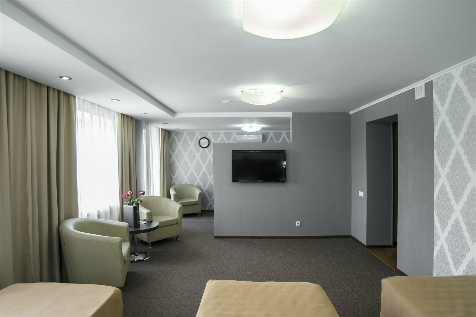 Трехместный номер с балконом