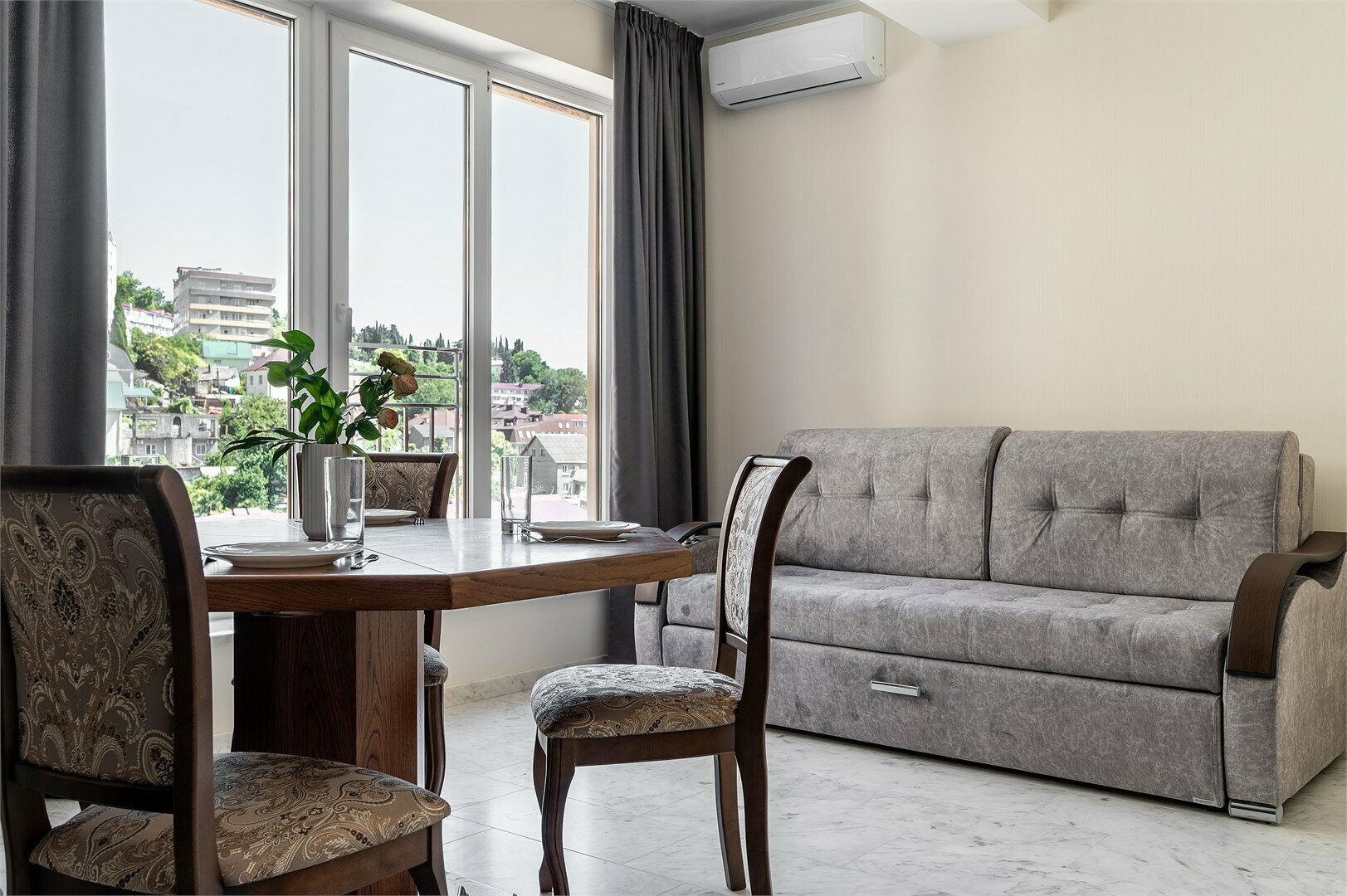 Двухкомнатная квартира с отдельной спальней