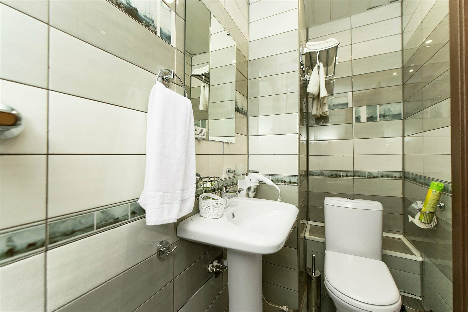 Стандарт в гостинице на берегу с видом на лес