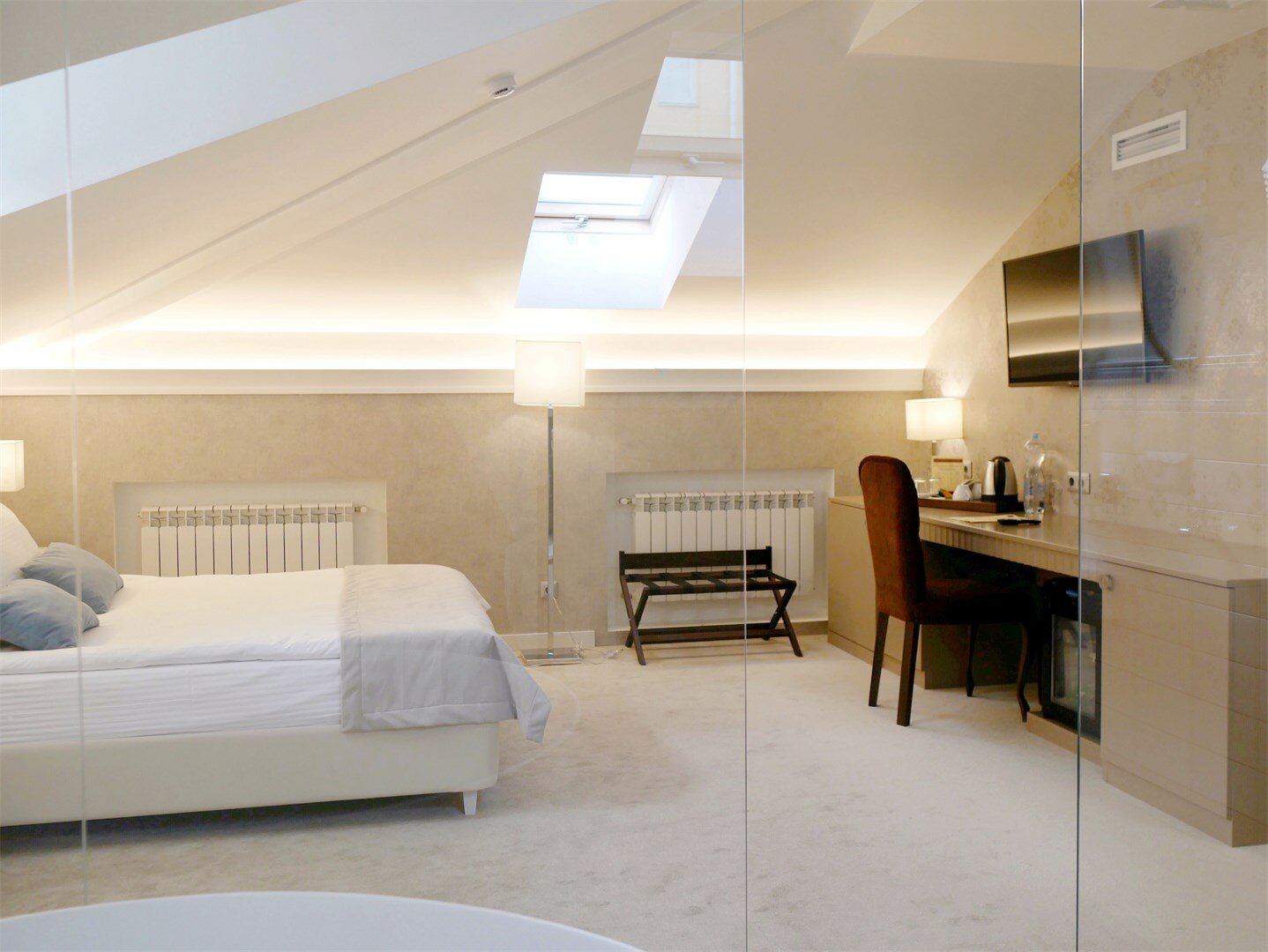 Номер "Высшей" категории полулюкс с круглой ванной