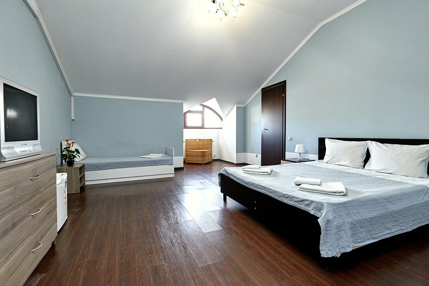 Двухместный номер эконом-класса с 1 двухспальной или 2 отдельными кроватями