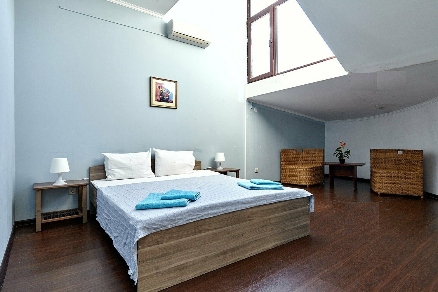 Двухместный номер эконом-класса с 1 двухспальной или 2 отдельными кроватями