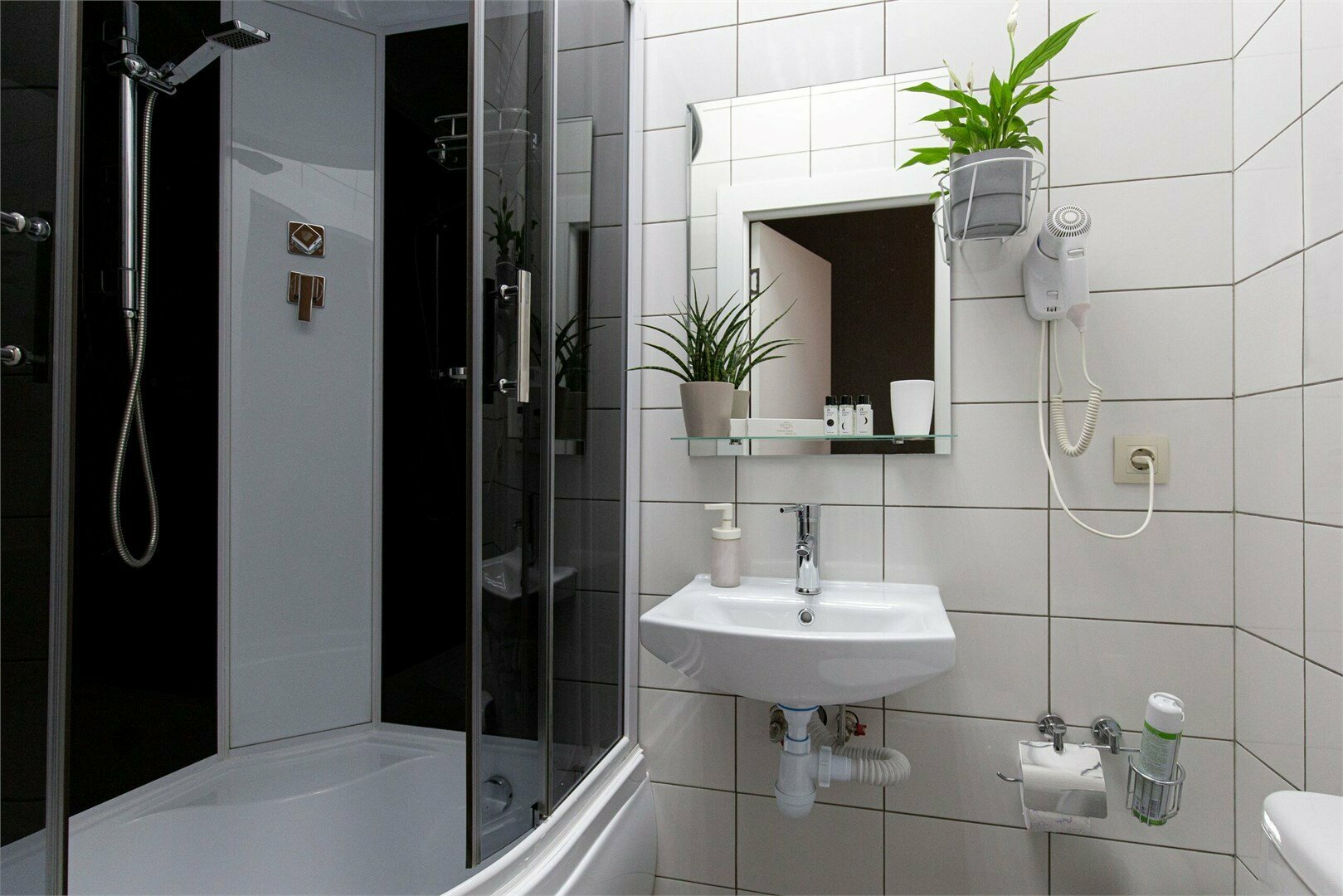 Стандартный номер с видом из окон на Невский проспект, 4-й этаж