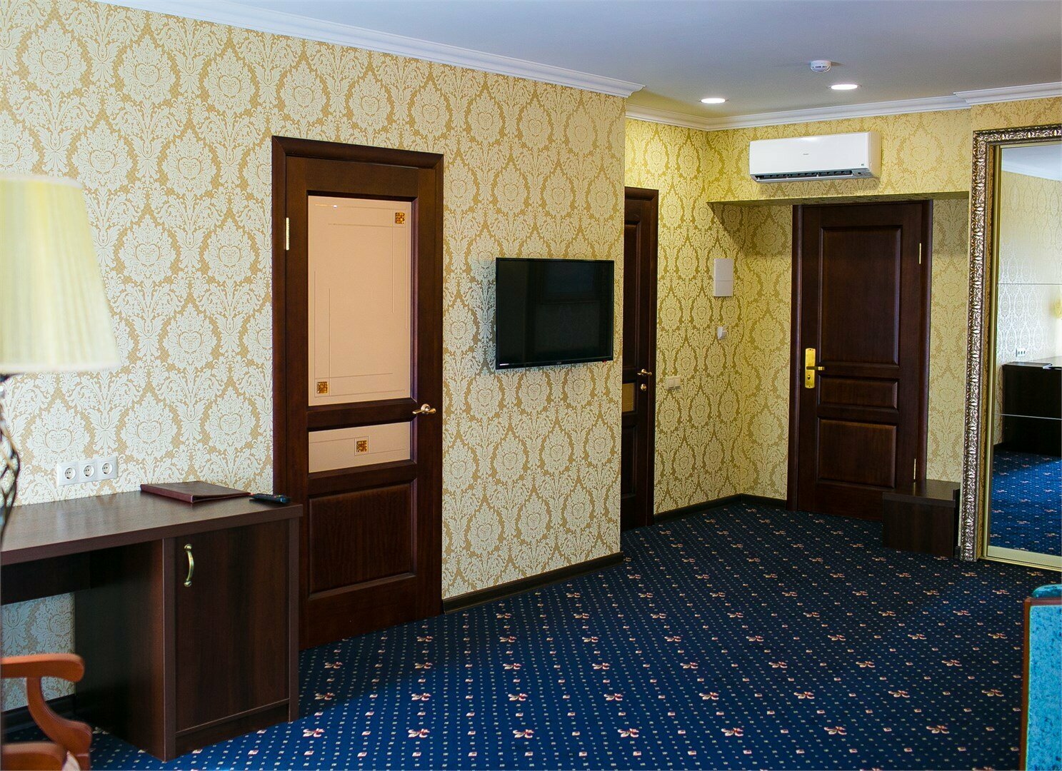 Номер Делюкс