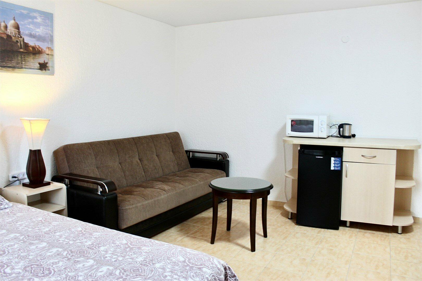 Трехместный номер «Комфорт» с душем