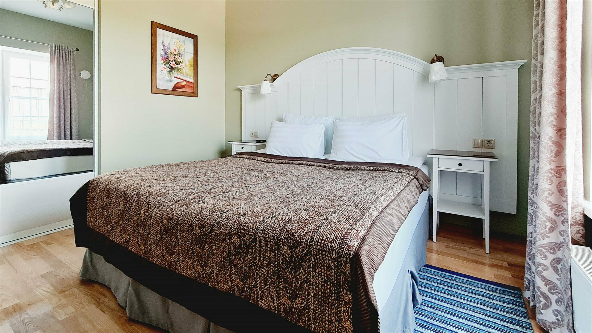 Дом - таунхаус с одной спальней, гостиной и кабинетом