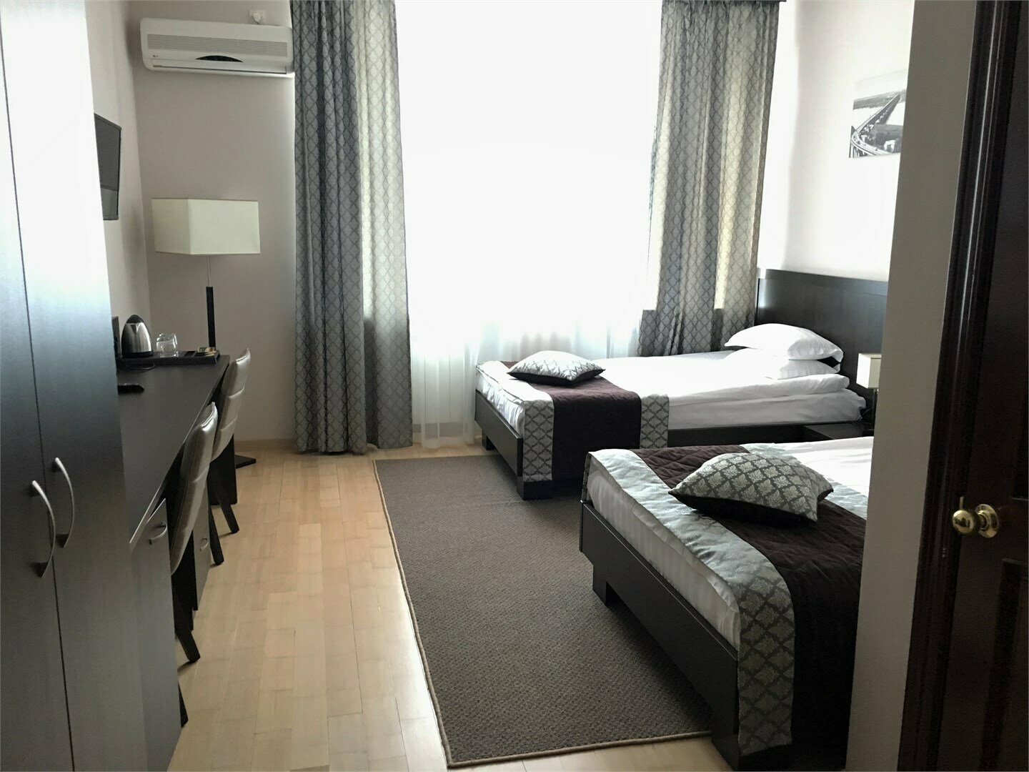 Двухместный 2 кровати реновированный (завтрак включён)