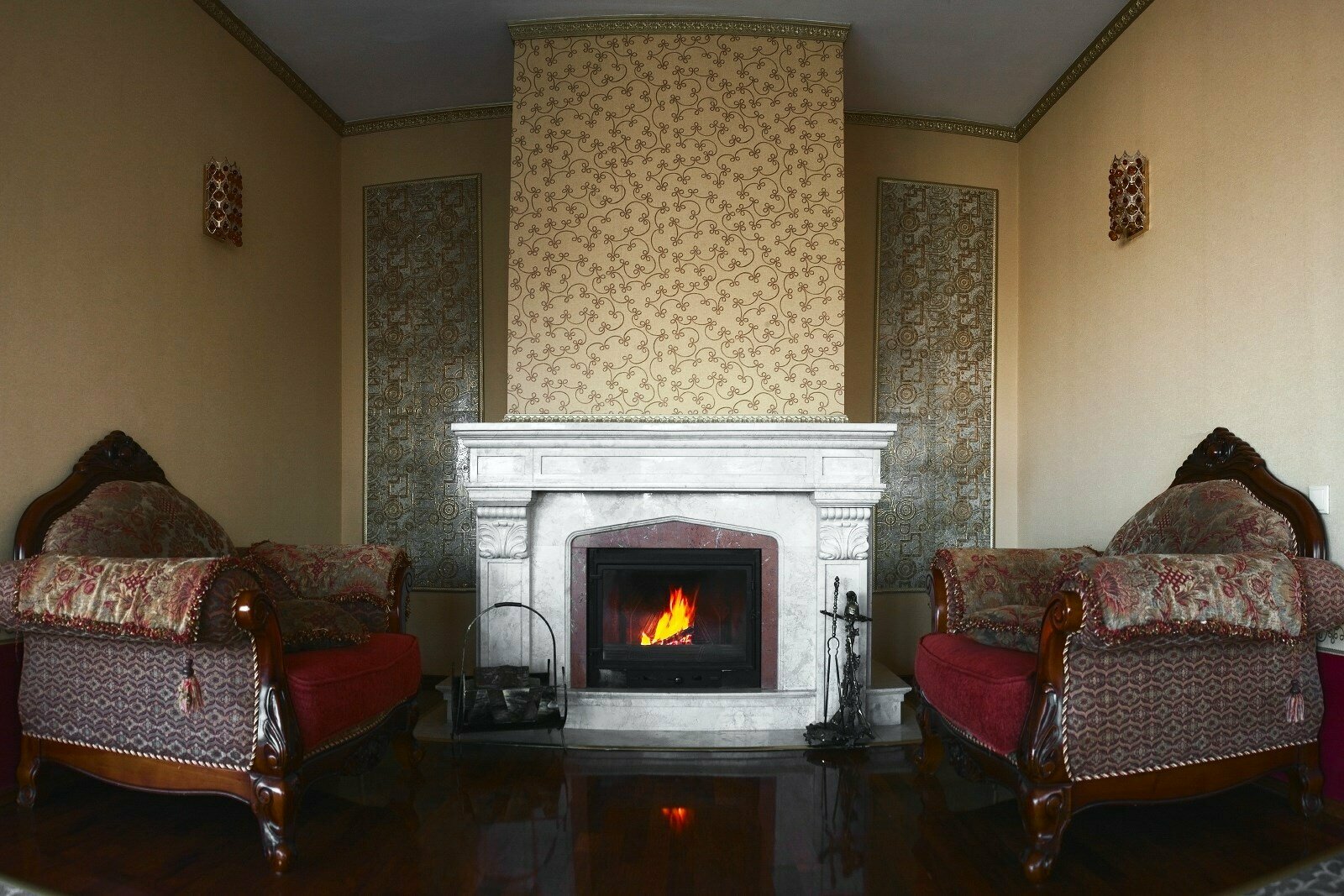 «Люкс» 104 с балконом и камином