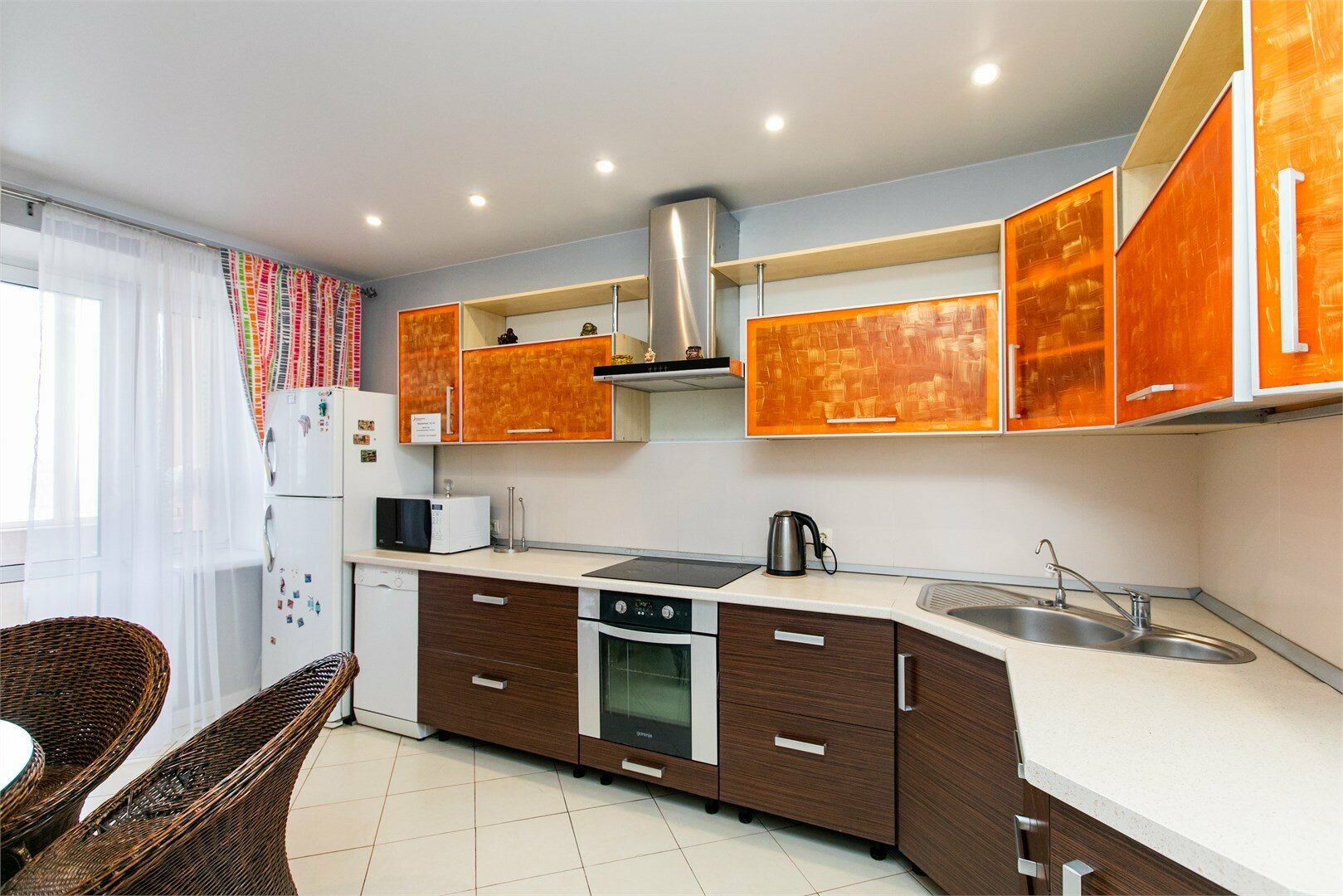 Жилая комната с двухспальной кроватью в 3-х квартире с общим санузлом и кухней Ш10-24 (1-2)