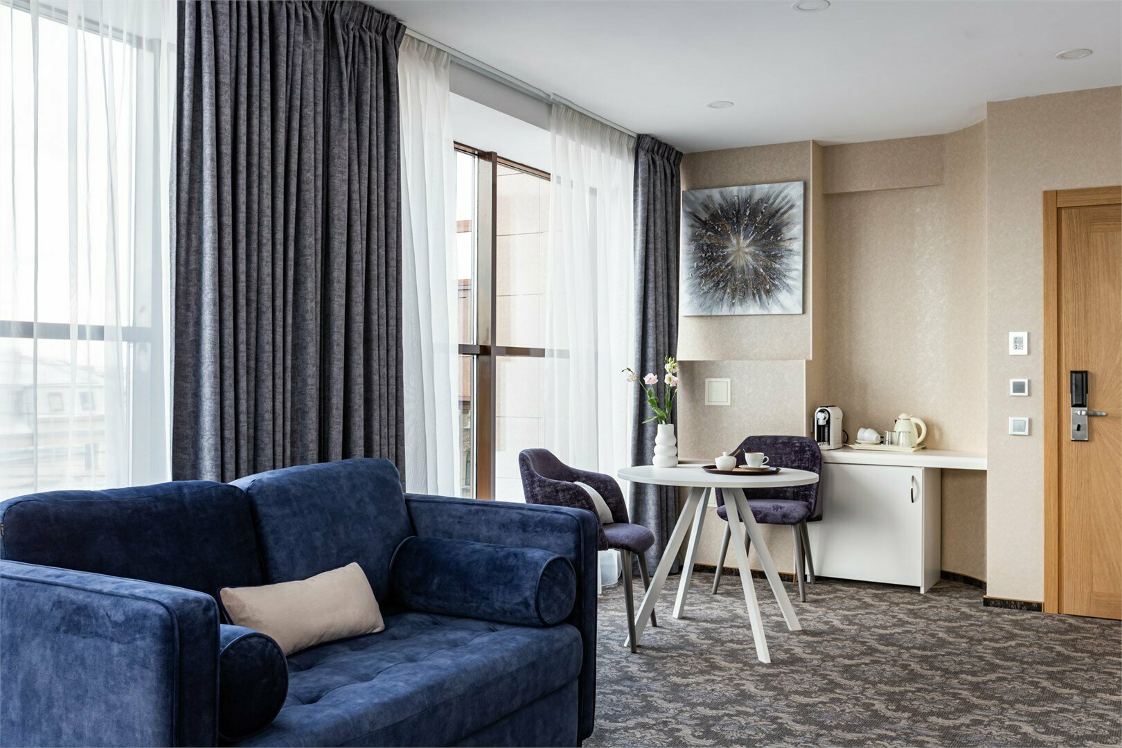 Двухкомнатный Люкс "Костас" с террасой и красивым панорамным видом на город