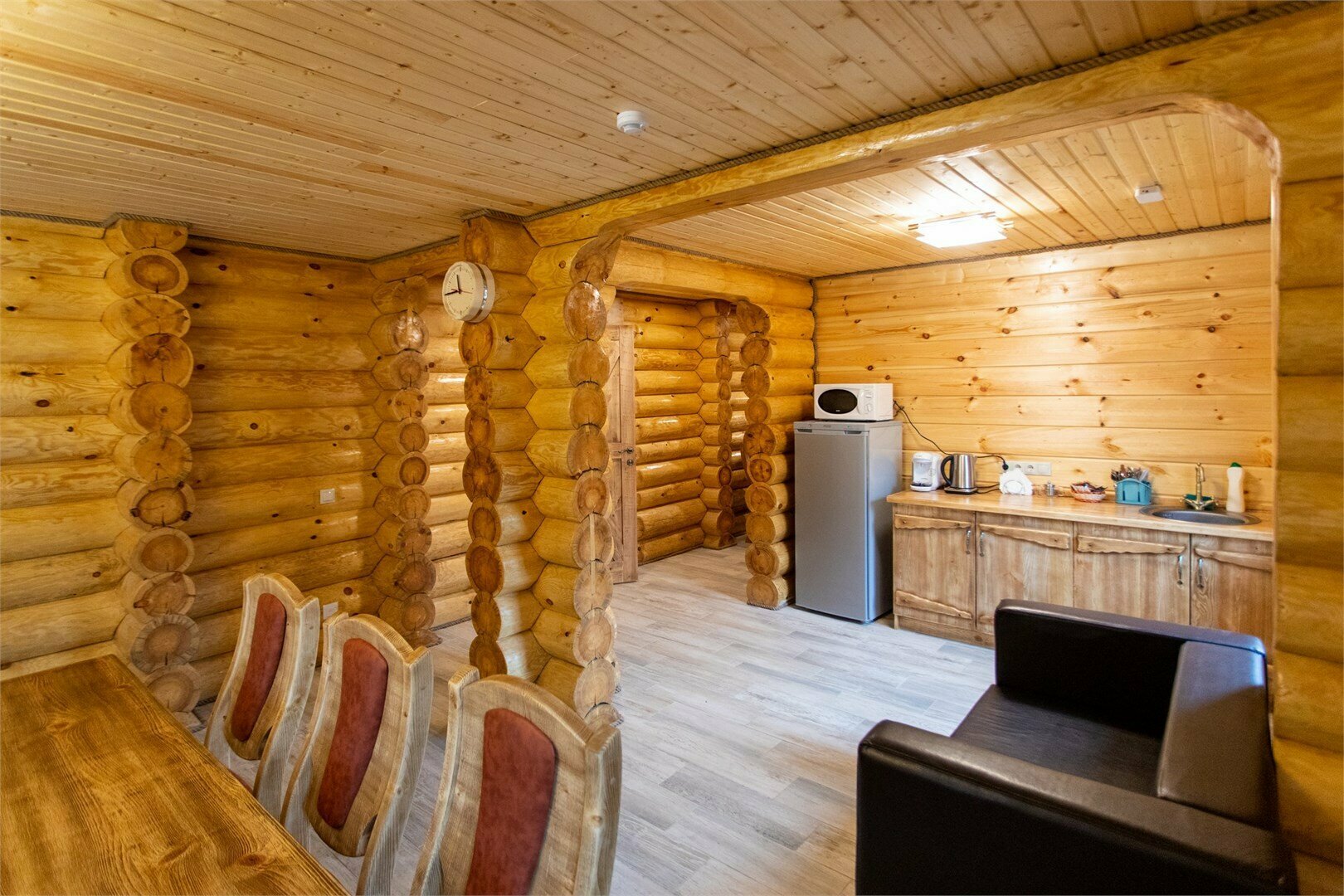 Большой коттедж с баней (211 кв.м)