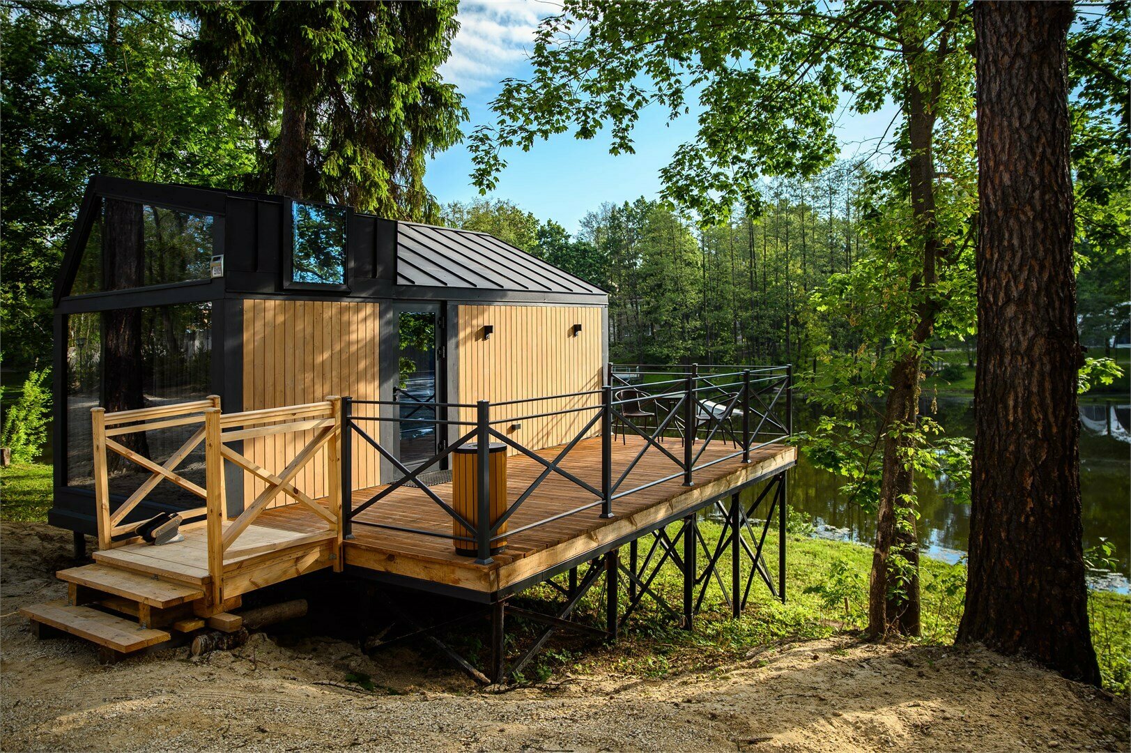 ЭКОДОМ у воды