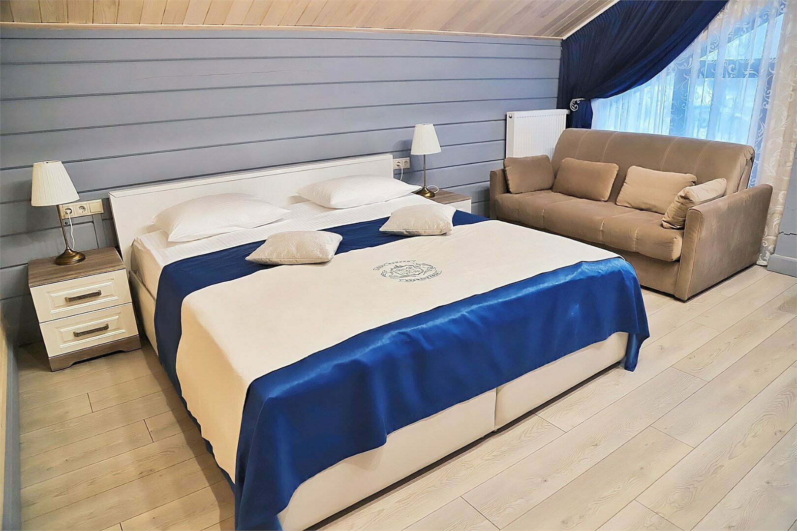 Двухэтажный коттедж "Новогодний" (5 спален)