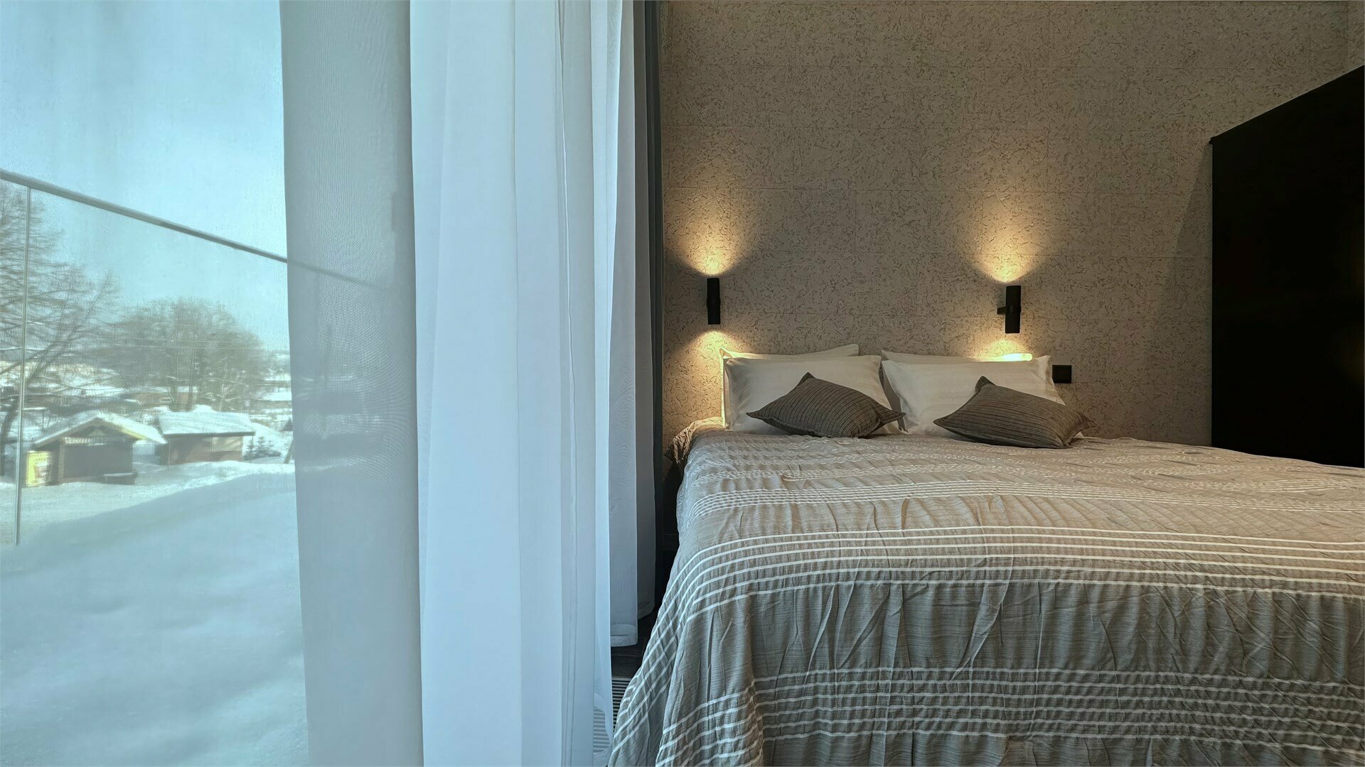 Студия с балконом