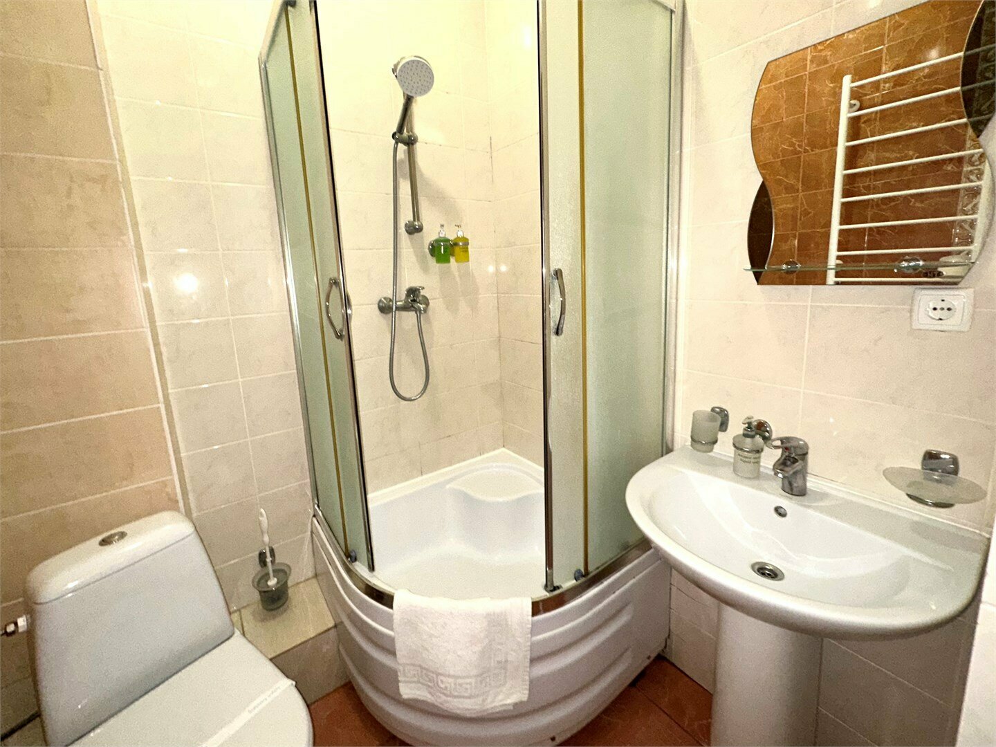 Номера Стандарт без балкона с двумя раздельными кроватями с видом во двор