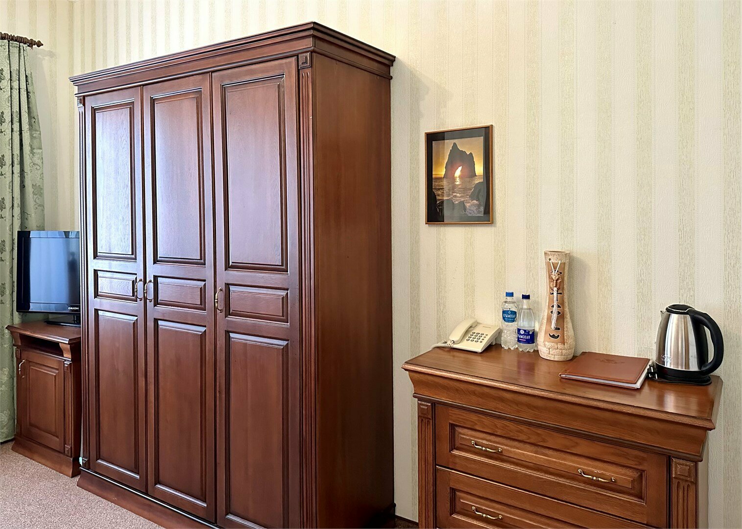 Номера Бизнес без балкона с одной совместной кроватью с видом во двор