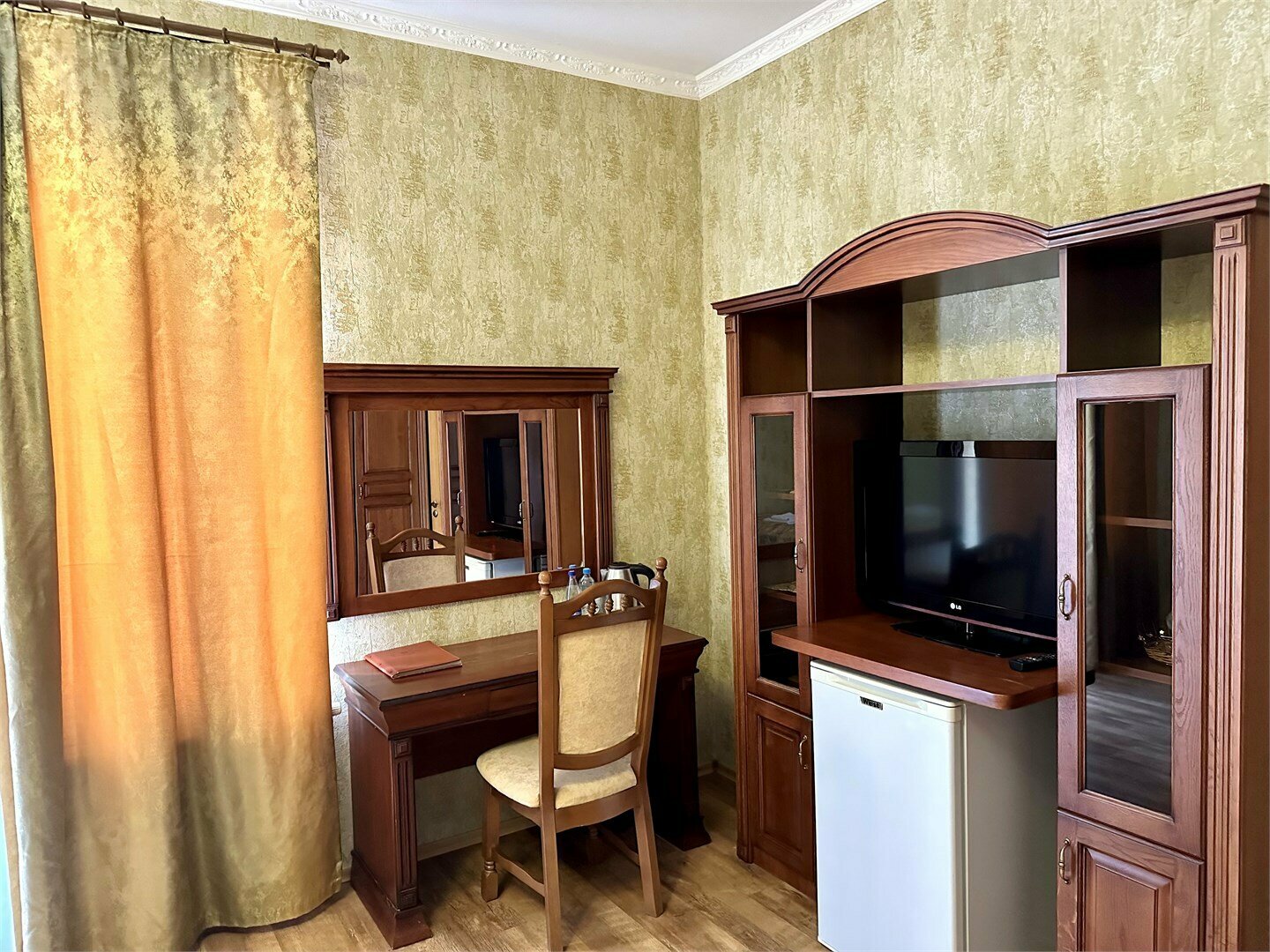 Номера Комфорт с балконом с двумя раздельными кроватями с видом во двор