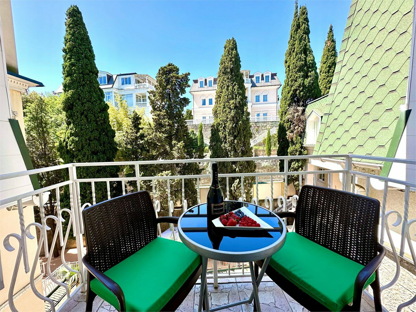 Номера Комфорт с балконом с двумя раздельными кроватями с видом на море