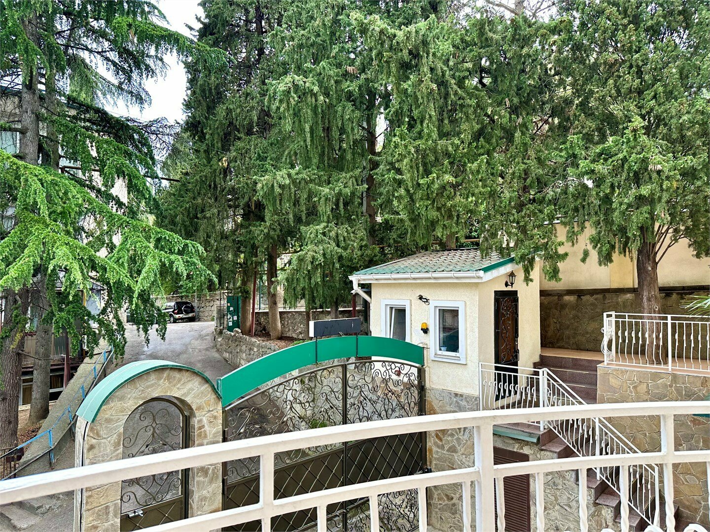 Номера Бизнес без балкона с двумя раздельными кроватями с видом во двор