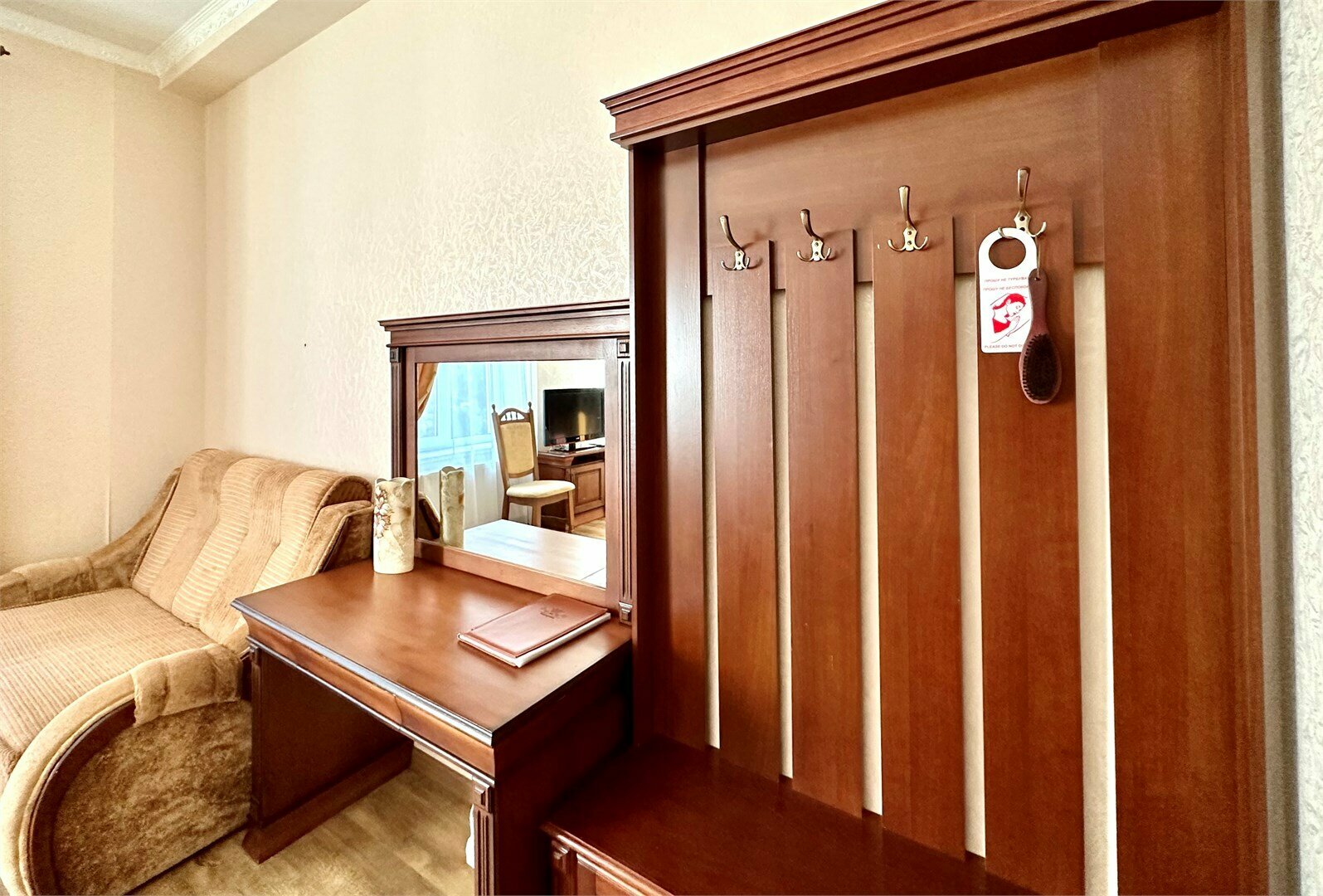 Номера бизнес с балконом с одной совместной кроватью с видом во двор