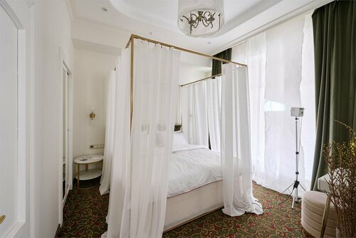 RWG x PAVLINA SUITE в Marco Polo by Moss Hospitality