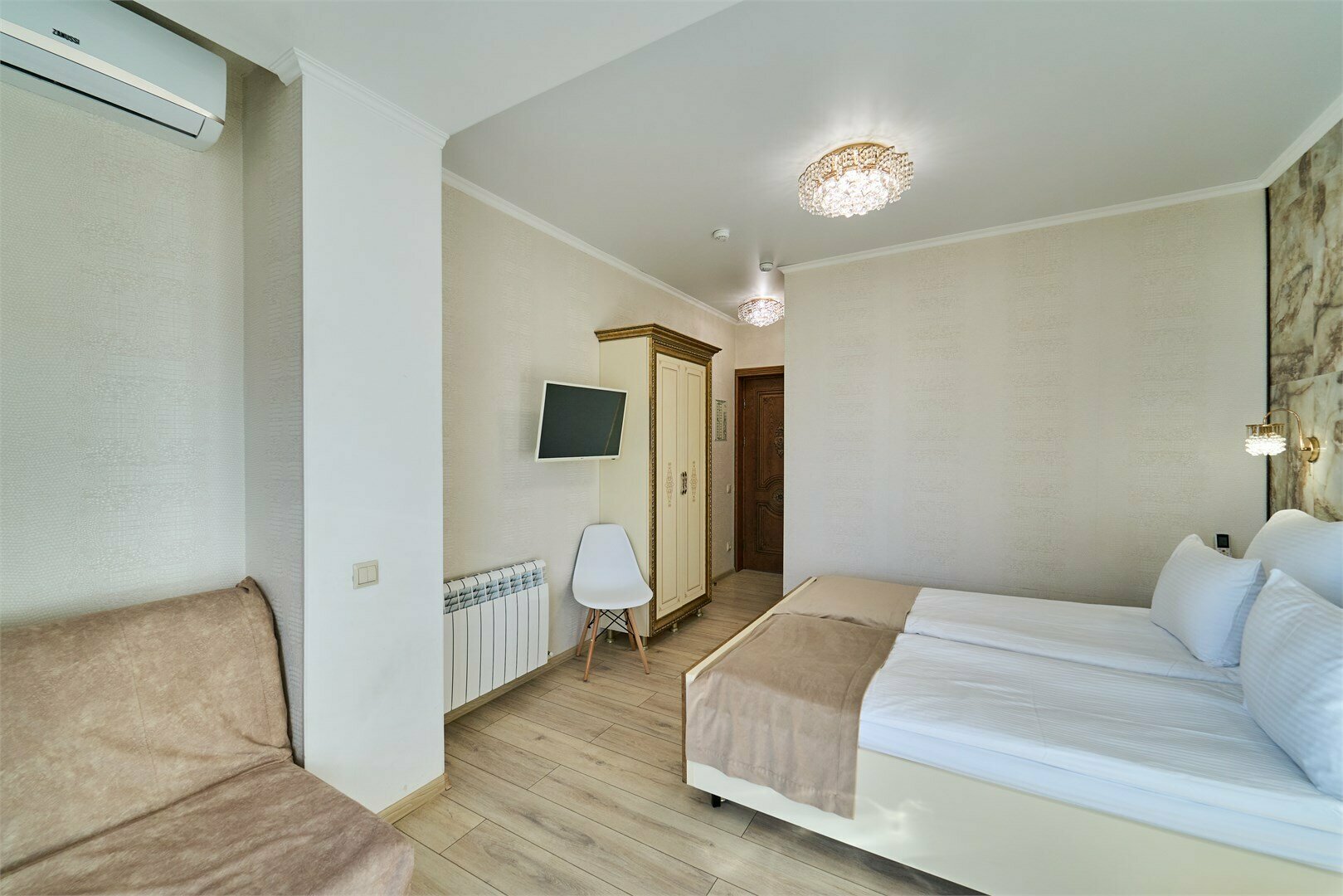 Комфорт Панорамный с балконом и видом на город,  2-х местный с дополнительным местом