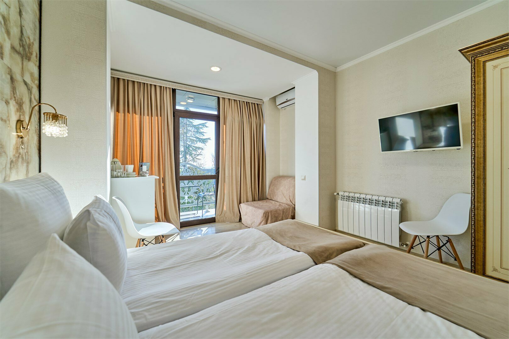 Комфорт Панорамный с балконом и видом на город,  2-х местный с дополнительным местом