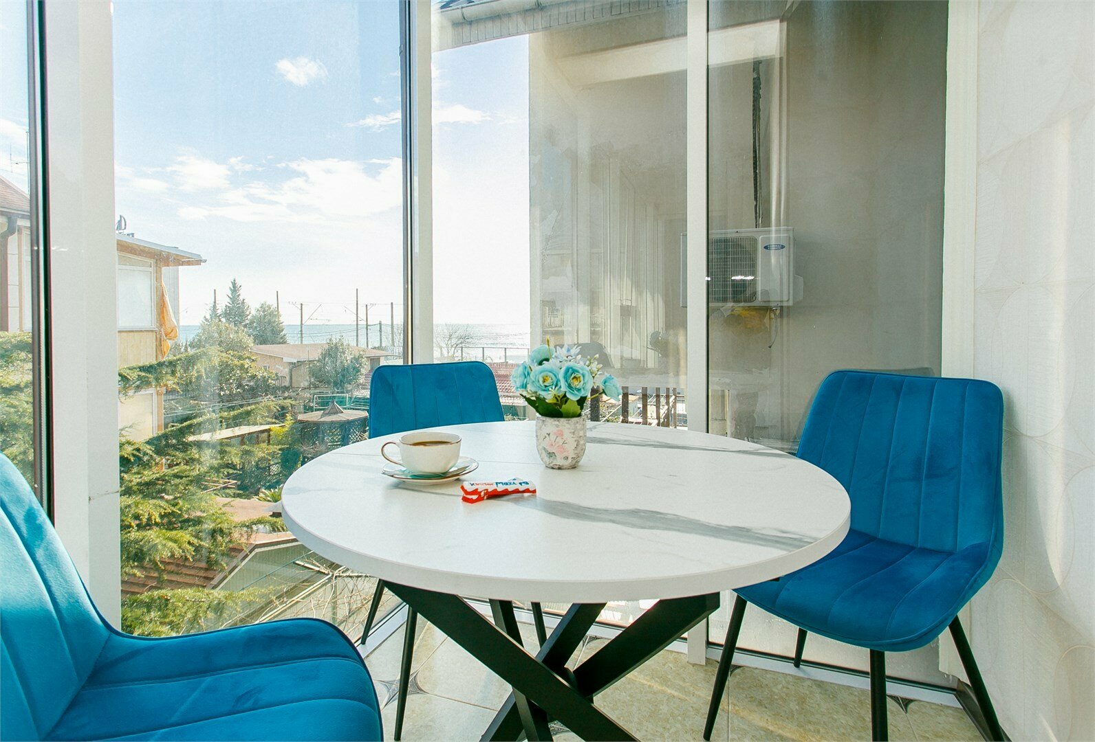 Трёхместный с балконом и видом на море